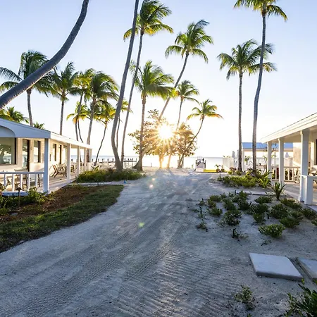 Pines & Palms Resort-3
